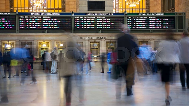 panneau des départs à l'aéroport